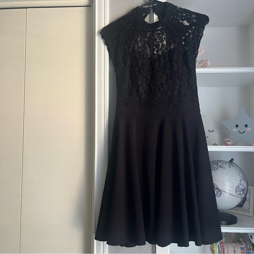 Jun and Ivy Women's midi dressy dress party with lace in the front and back.